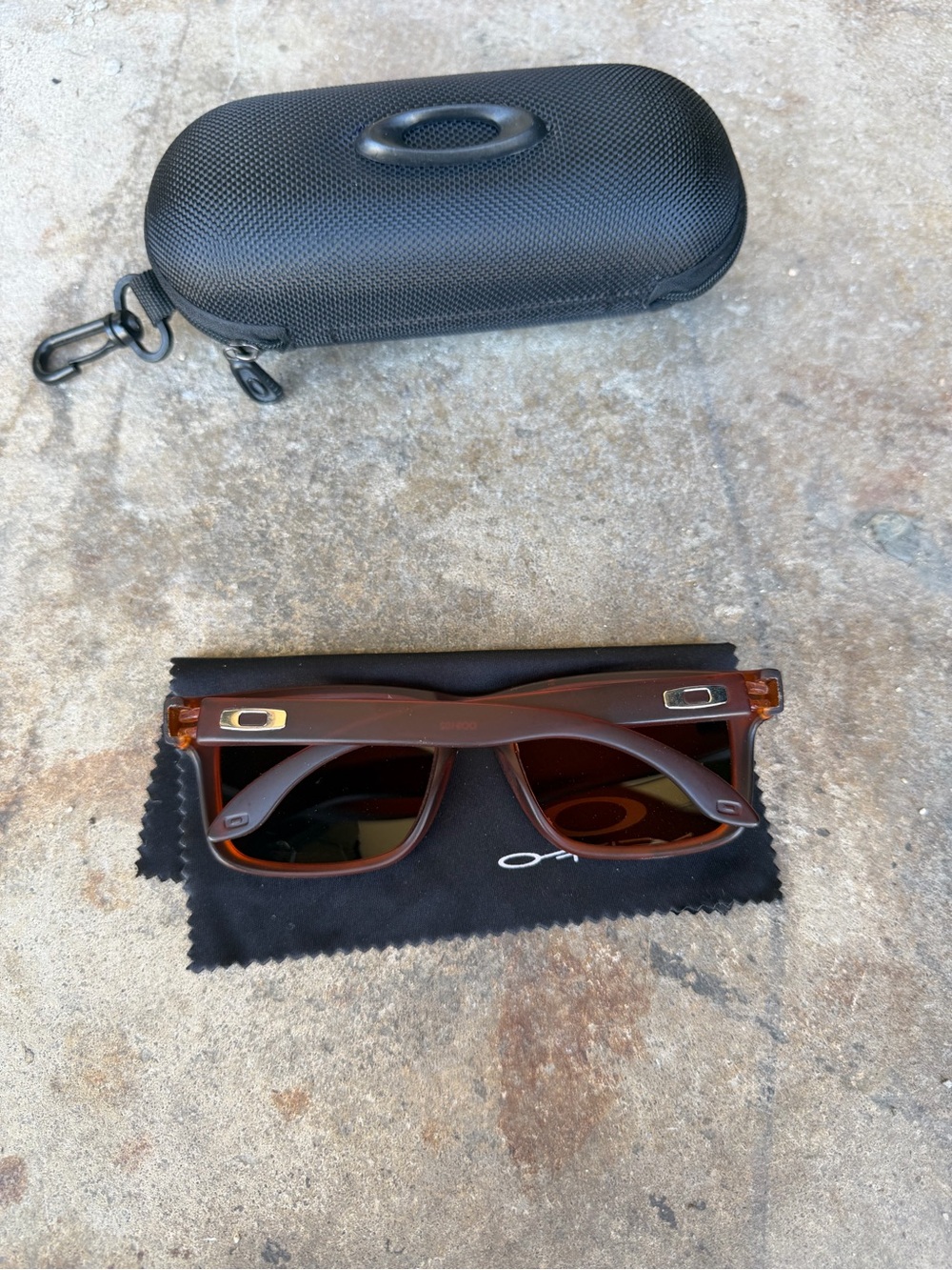 Oakley Holbrook Sunglasses Prizm Tungsten Polarized Lens Clear Matte Brown Frame - Picture 4 of 4